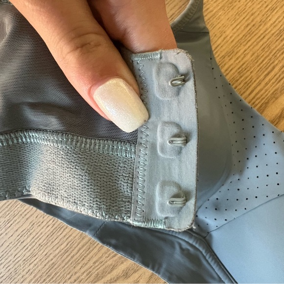 32D Lululemon Sports Bra - Picture 5 of 7